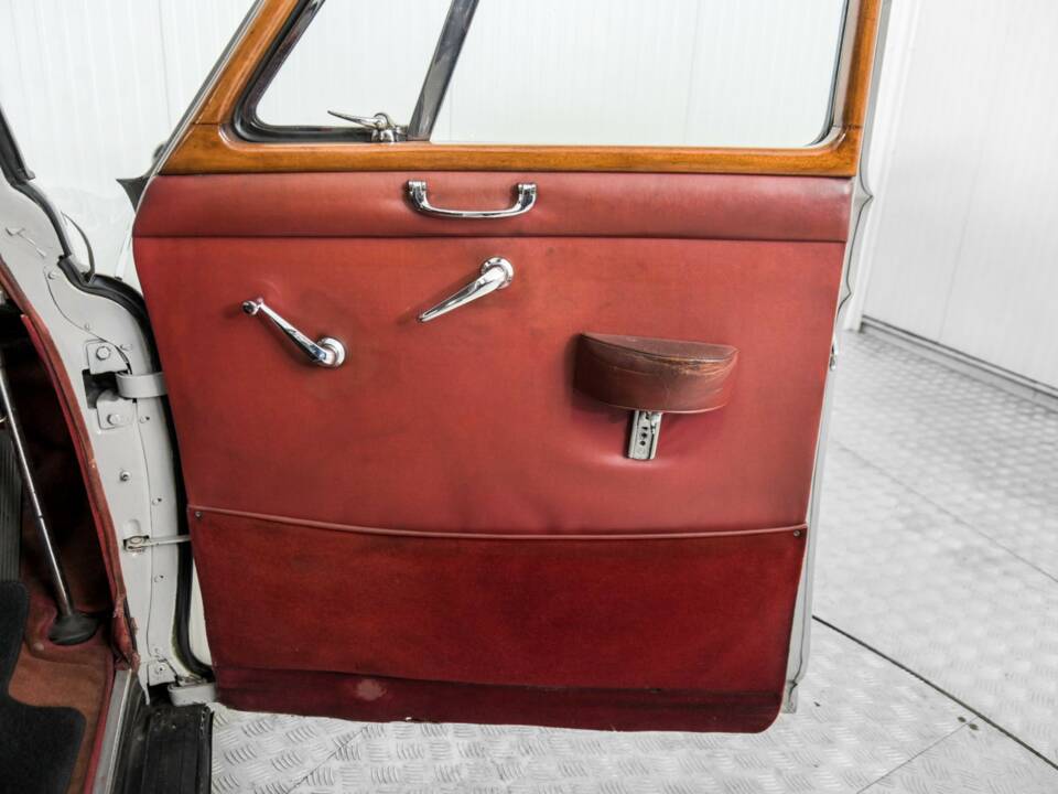 Image 21/50 de Rover 100 (1962)