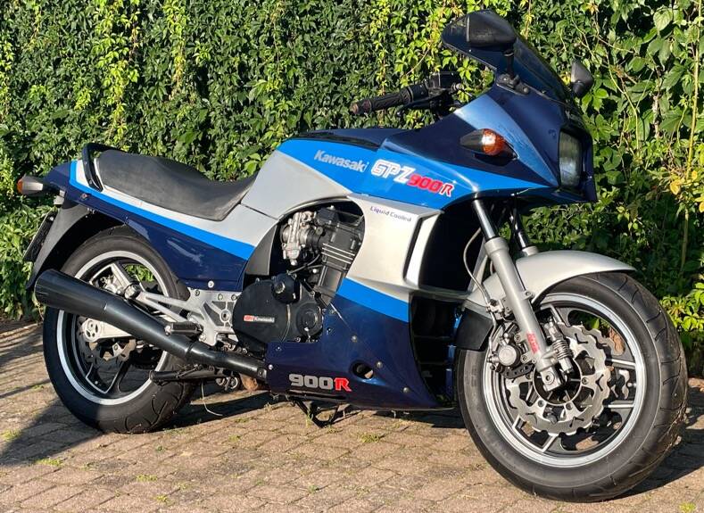 Image 2/4 of Kawasaki GPz 900 R Ninja (1987)