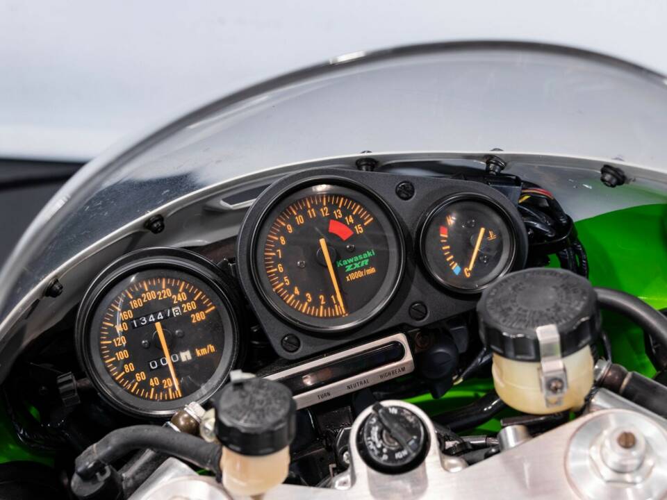 Afbeelding 21/35 van Kawasaki ZX-R 750 J/R (1993)