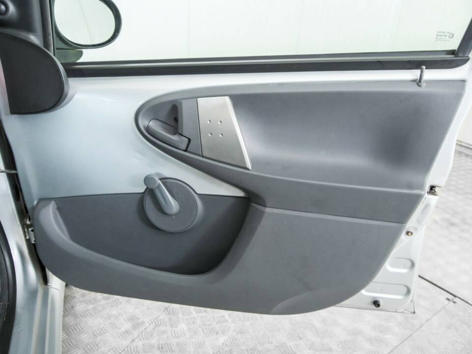 Image 34/48 of Toyota Aygo (2010)