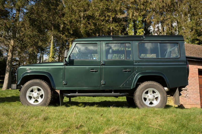 Bild 6/50 von Land Rover Defender 110 (2011)