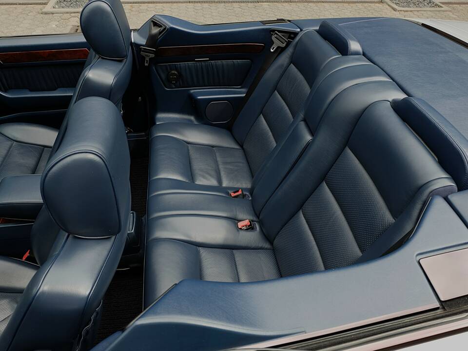 Image 26/69 of Mercedes-Benz E 320 (1994)
