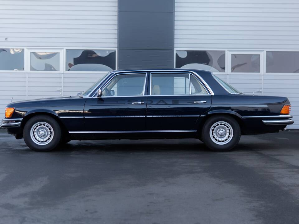 Image 17/30 of Mercedes-Benz 450 SEL 6,9 (1977)