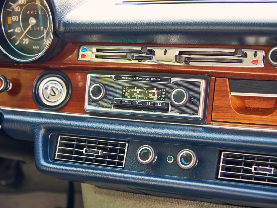 Image 20/38 of Mercedes-Benz 300 SEL 6.3 (1970)