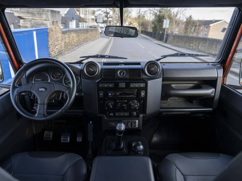 Bild 21/38 von Land Rover Defender 110 (2016)