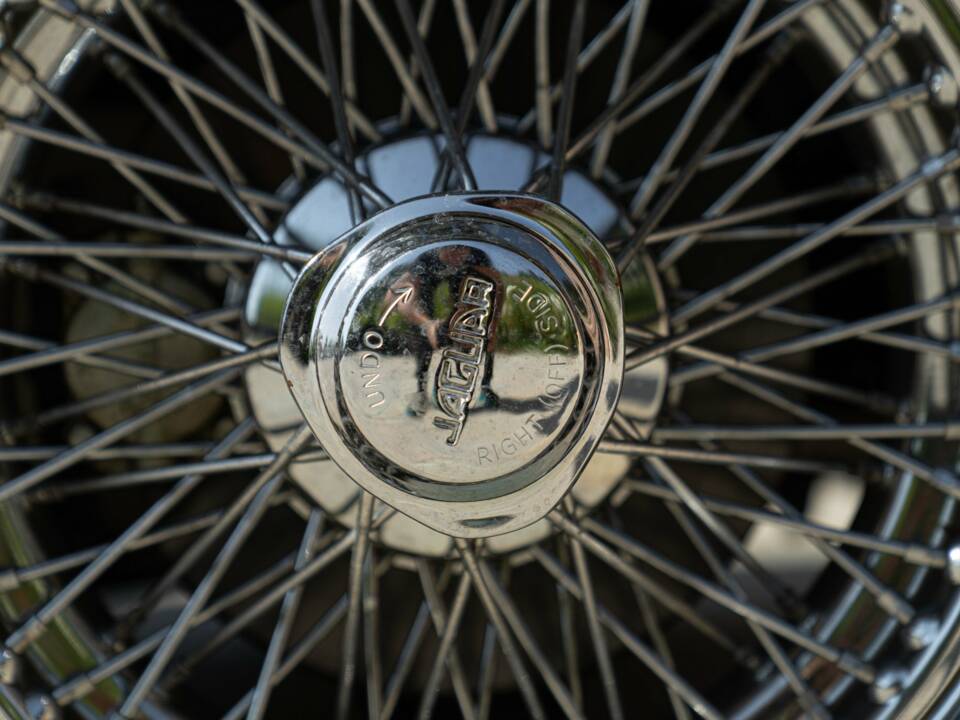 Bild 28/50 von Jaguar E-Type (1968)