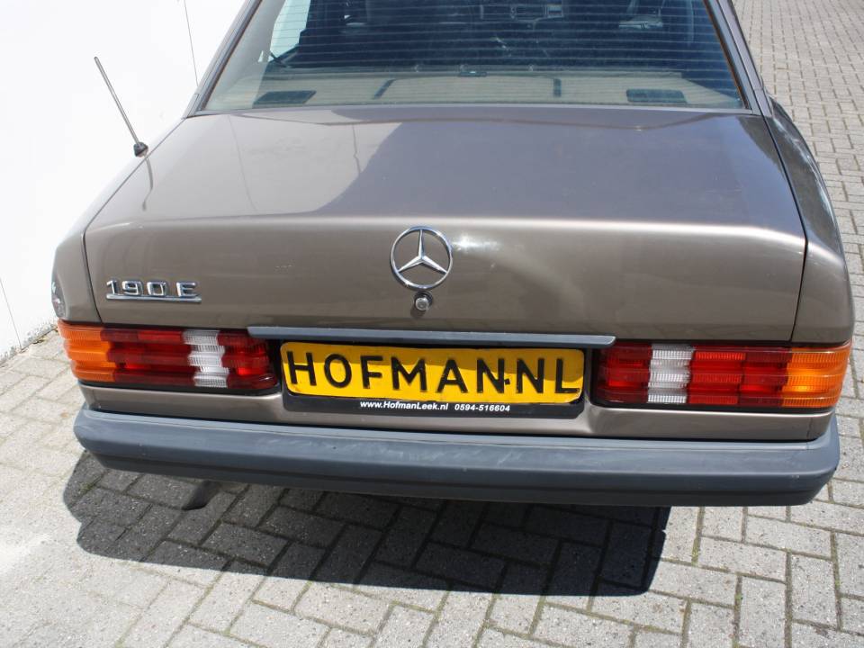 Afbeelding 10/13 van Mercedes-Benz 190 E (1987)