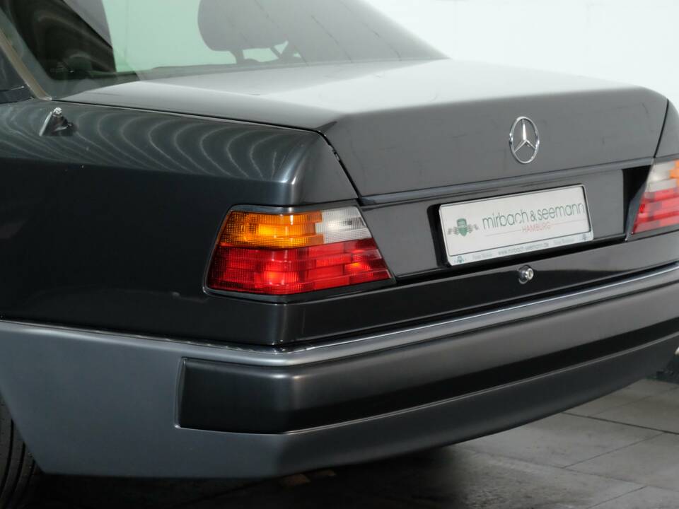 Bild 22/28 von Mercedes-Benz 500 E (1991)
