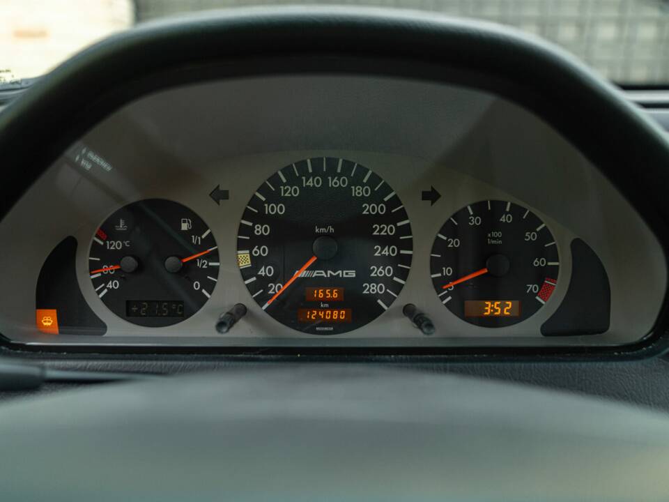 Image 45/50 of Mercedes-Benz C 36 AMG (1995)