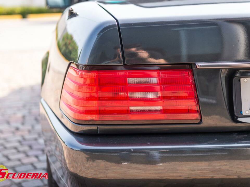Image 6/18 of Mercedes-Benz 500 SL (1992)