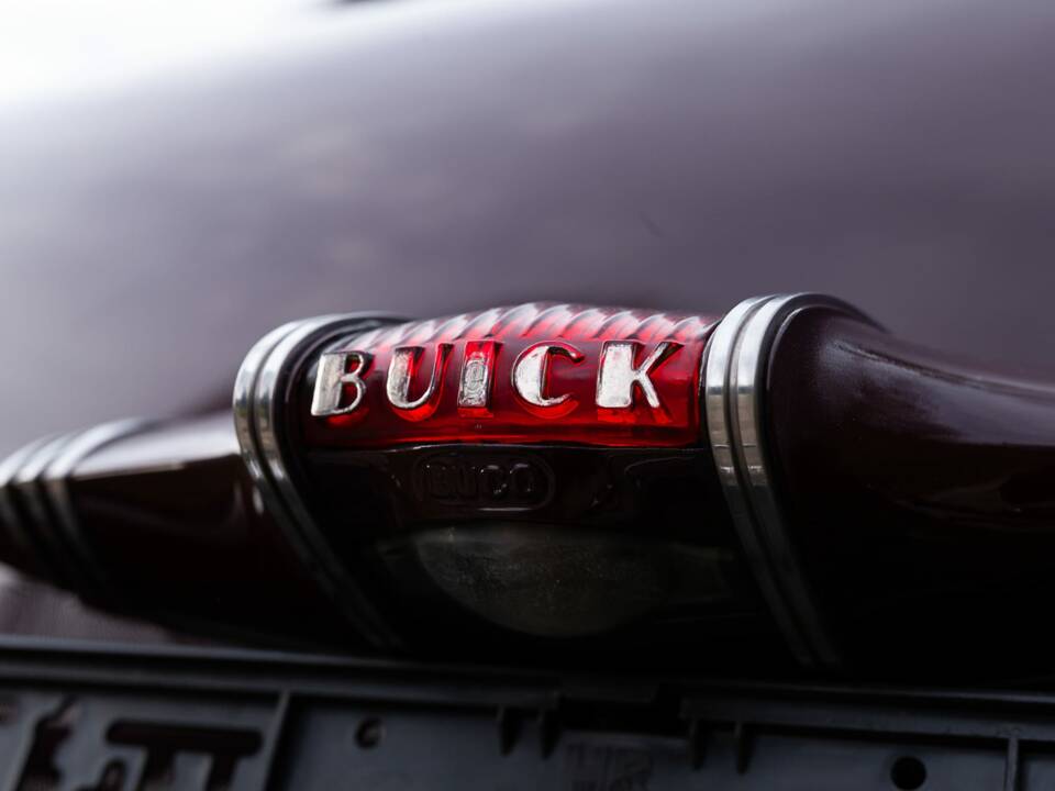 Immagine 5/5 di Buick Century Touring Sedan (1937)