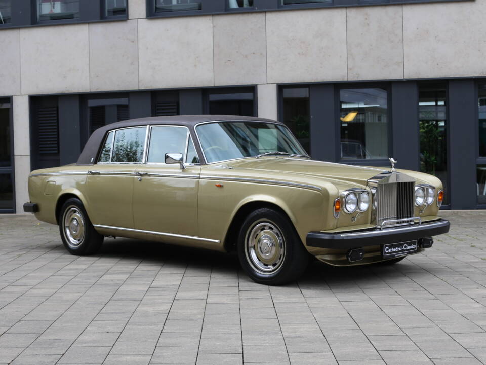 Image 2/37 of Rolls-Royce Silver Shadow II (1978)