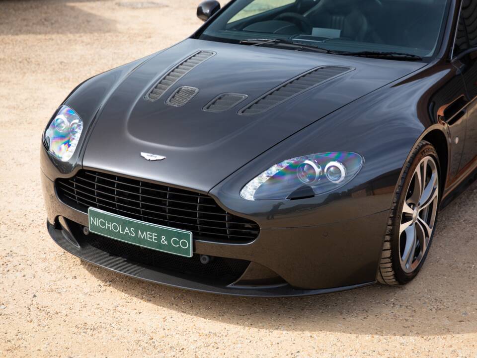 Bild 37/84 von Aston Martin V12 Vantage (2010)