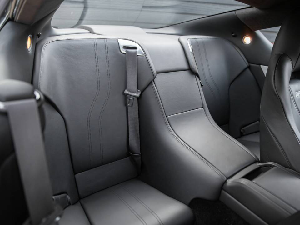 Image 40/50 of Aston Martin DBS (2011)