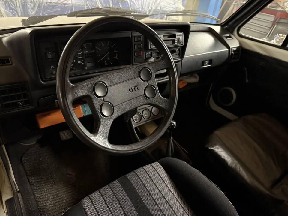 Image 8/10 de Volkswagen Golf Mk I GTI 1.8 (1983)