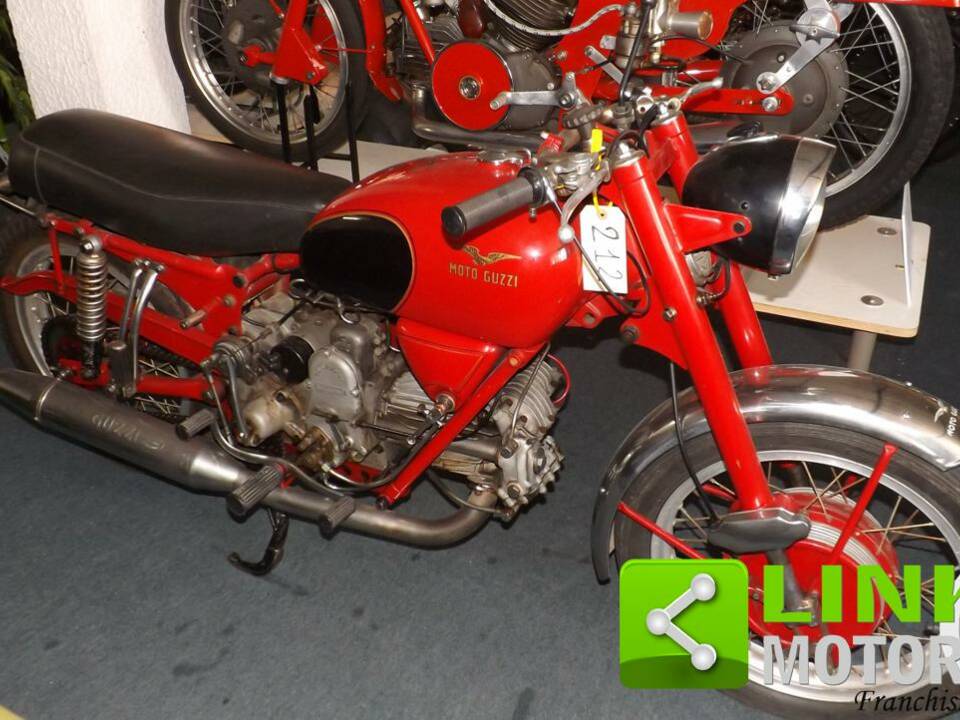 Immagine 1/10 di Moto Guzzi DUMMY (1973)