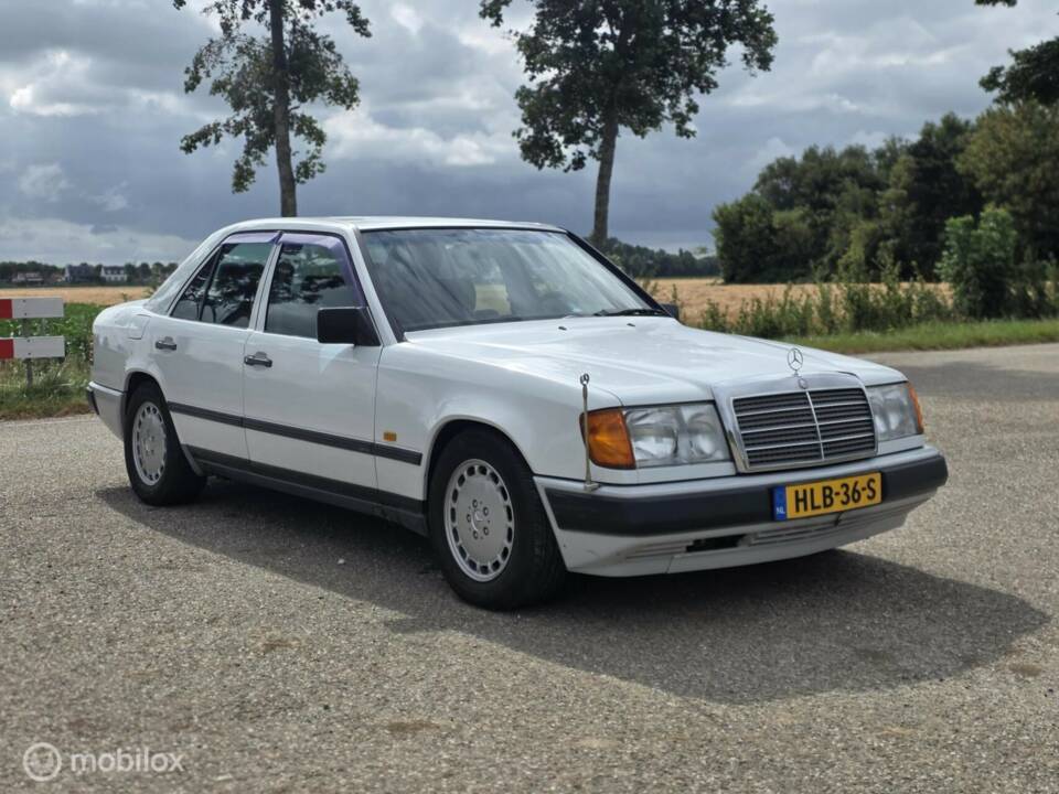 Afbeelding 5/42 van Mercedes-Benz 300 E (1986)