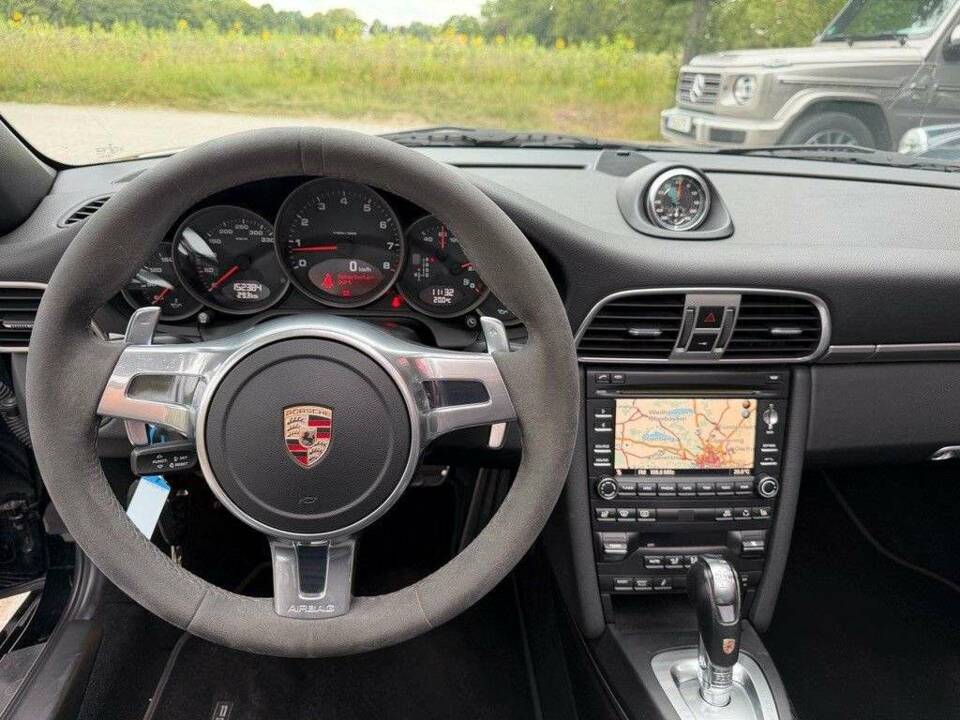 Bild 16/36 von Porsche 911 Carrera 4 GTS (2011)