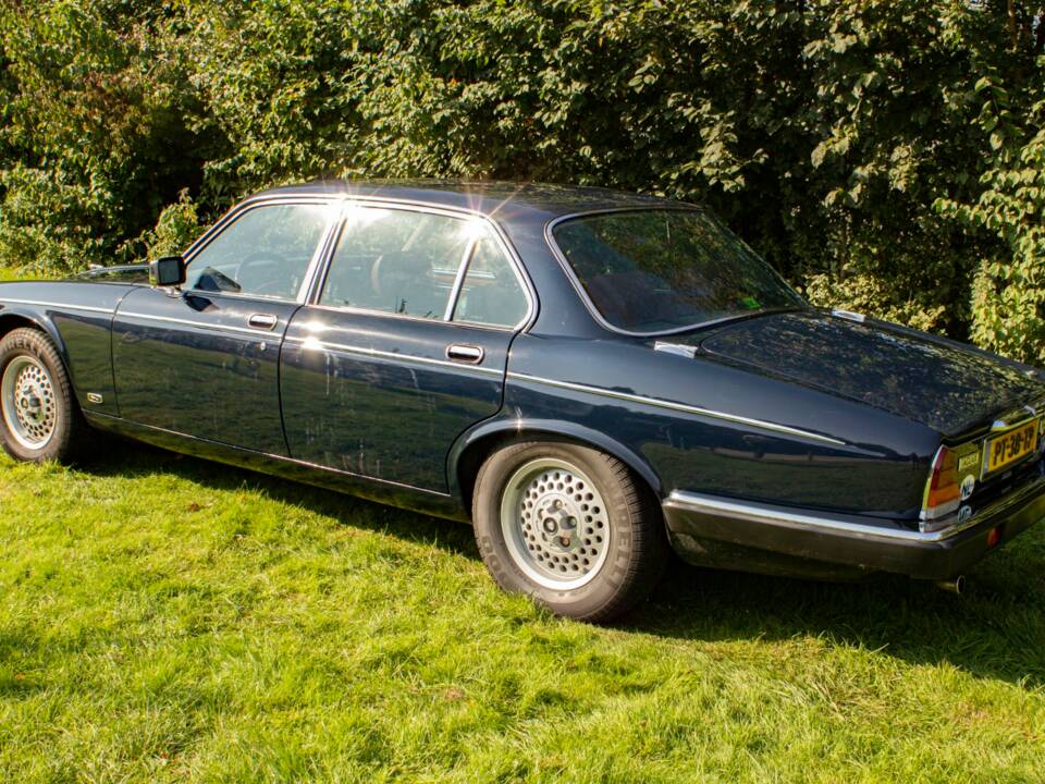 Bild 26/28 von Jaguar Sovereign 3.6 (1986)