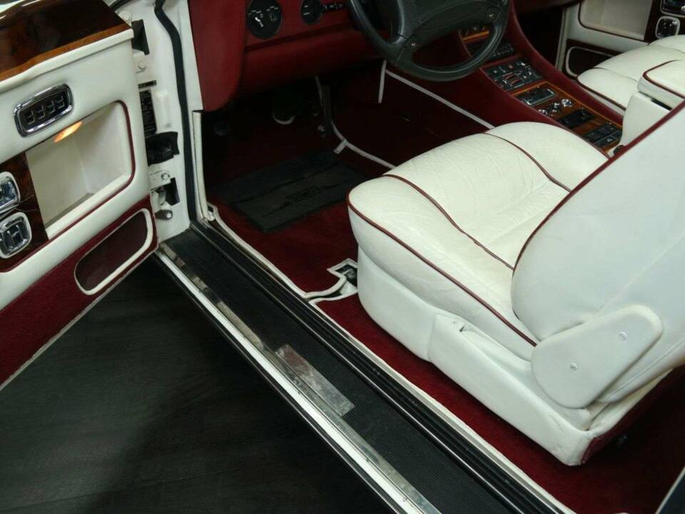 Image 11/50 of Rolls-Royce Corniche III (1991)