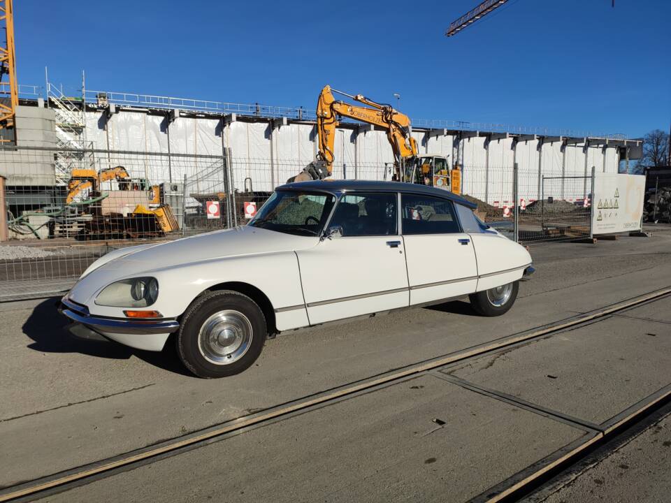 Image 2/93 de Citroën DS 23 Pallas IE (1972)