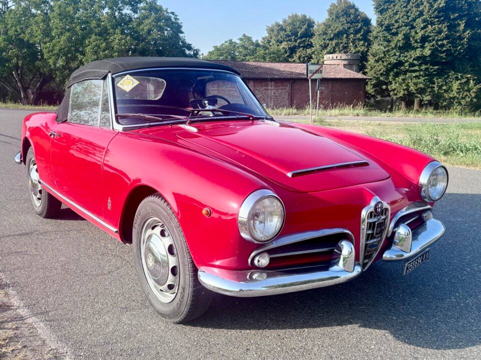 Image 3/8 of Alfa Romeo Giulia 1600 Spider (1962)