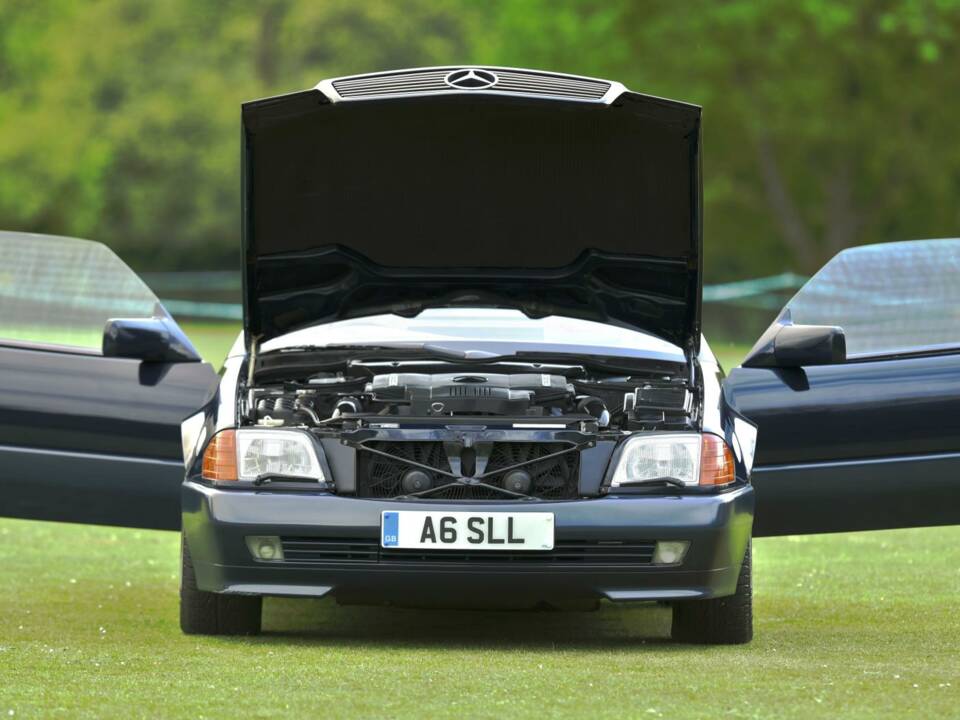 Image 40/50 of Mercedes-Benz SL 500 (1995)