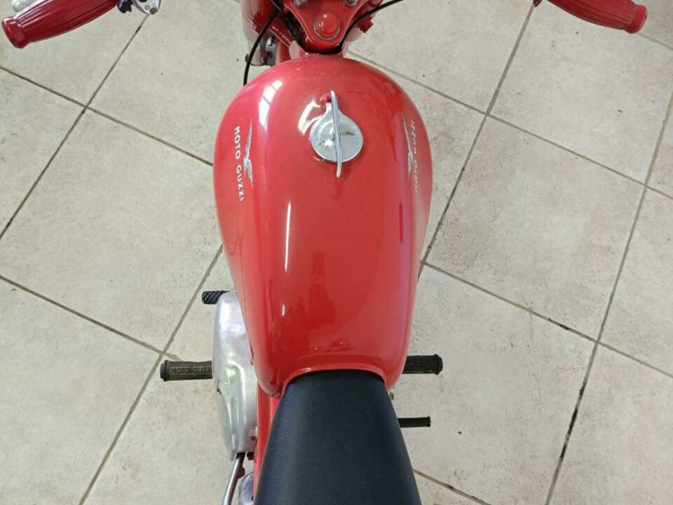Image 21/22 of Moto Guzzi DUMMY (1961)