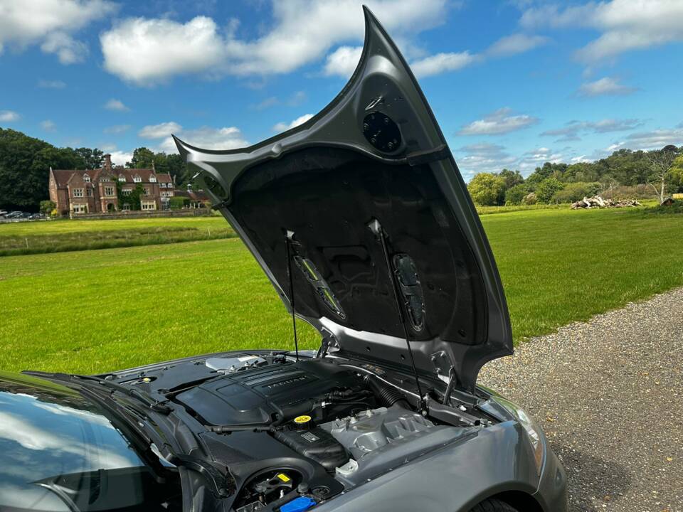 Image 36/46 of Jaguar XKR (2010)