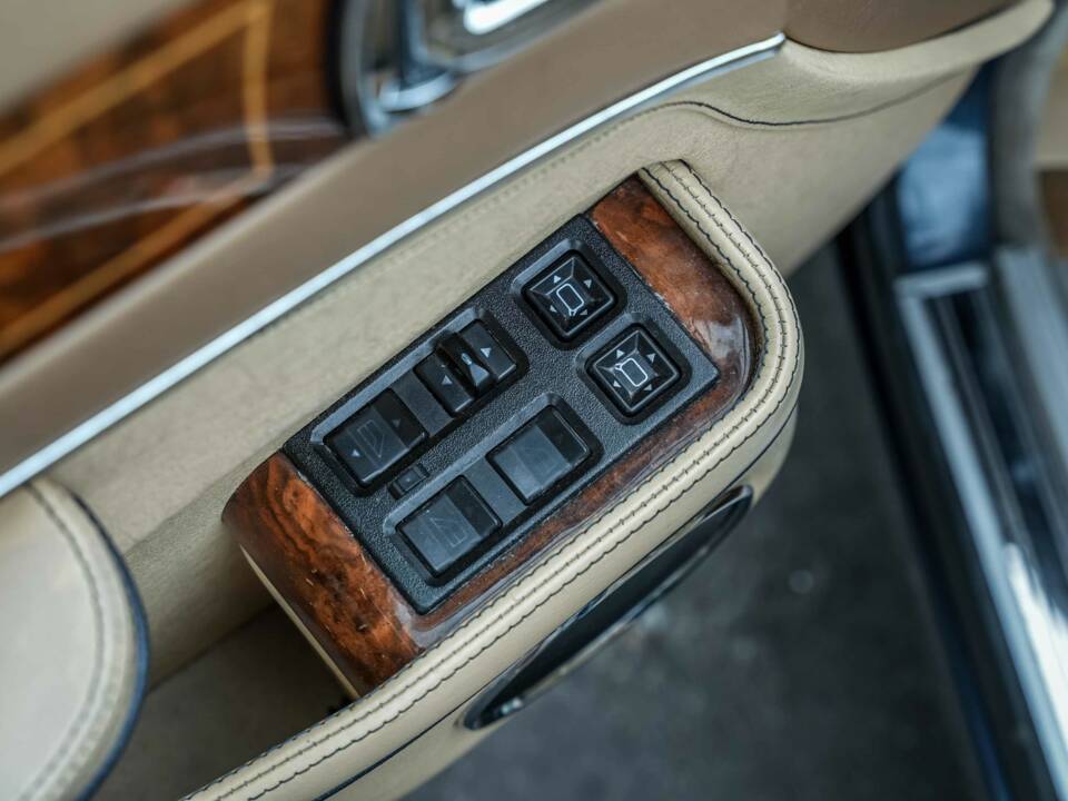 Immagine 31/55 di Jaguar XJ 40 (XJ-R) (1990)
