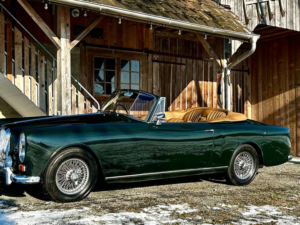 Image 2/14 of Alvis TE 21 (1966)