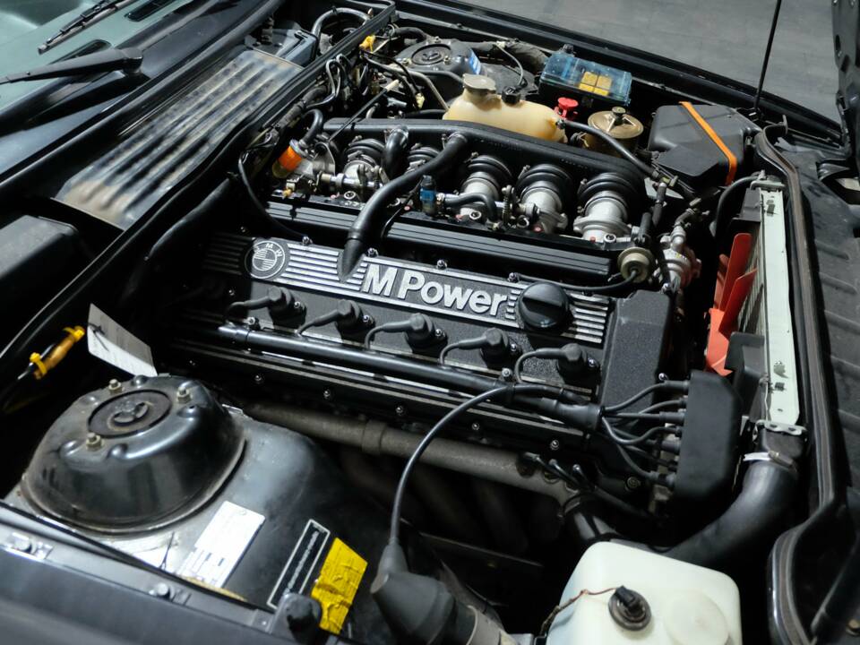 Image 29/35 of BMW M 635 CSi (1984)