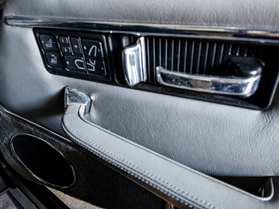 Image 11/34 of Jaguar XJS 5.3 V12 (1992)