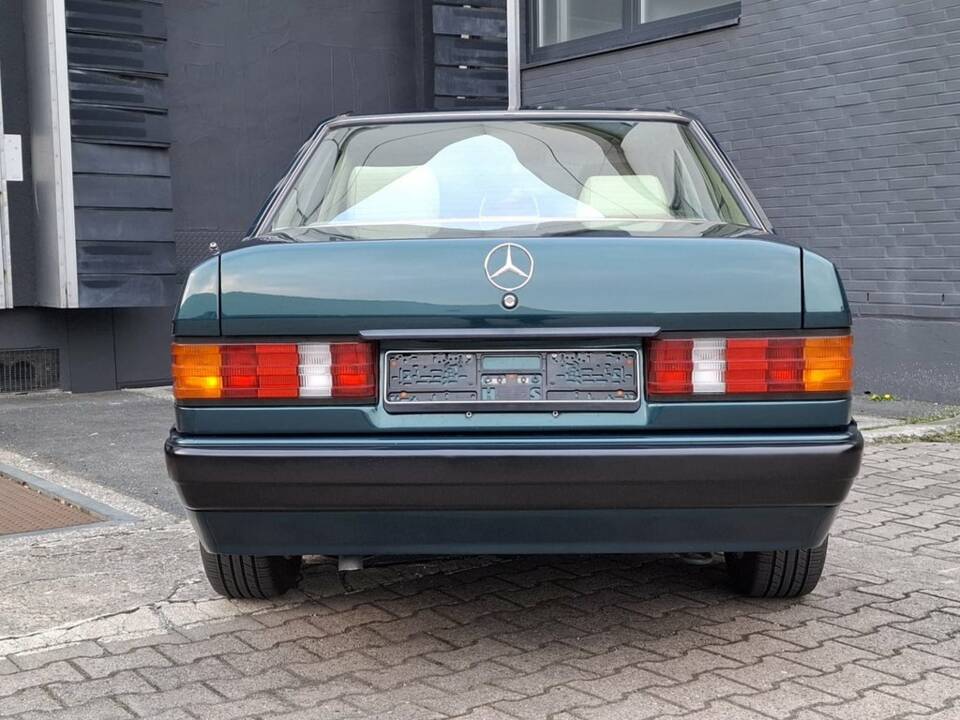 Obraz 6/8 pojazdu Mercedes-Benz 190 E 2.3 (1993)