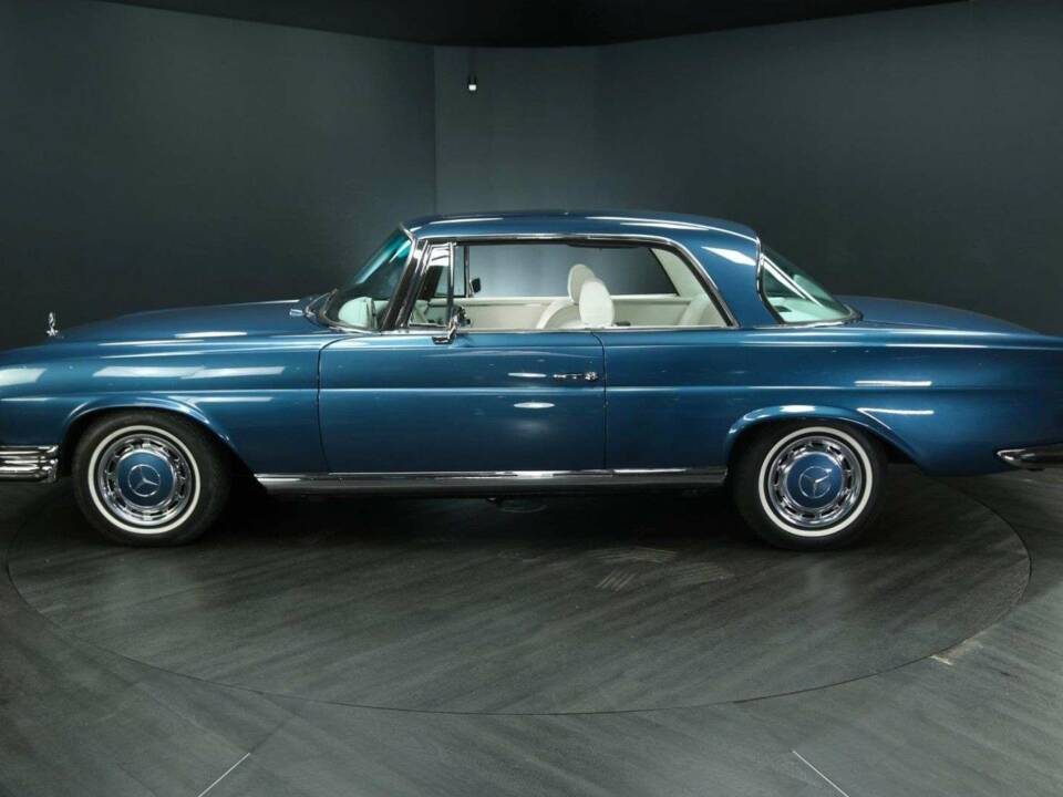 Image 4/50 of Mercedes-Benz 280 SE 3,5 (1971)