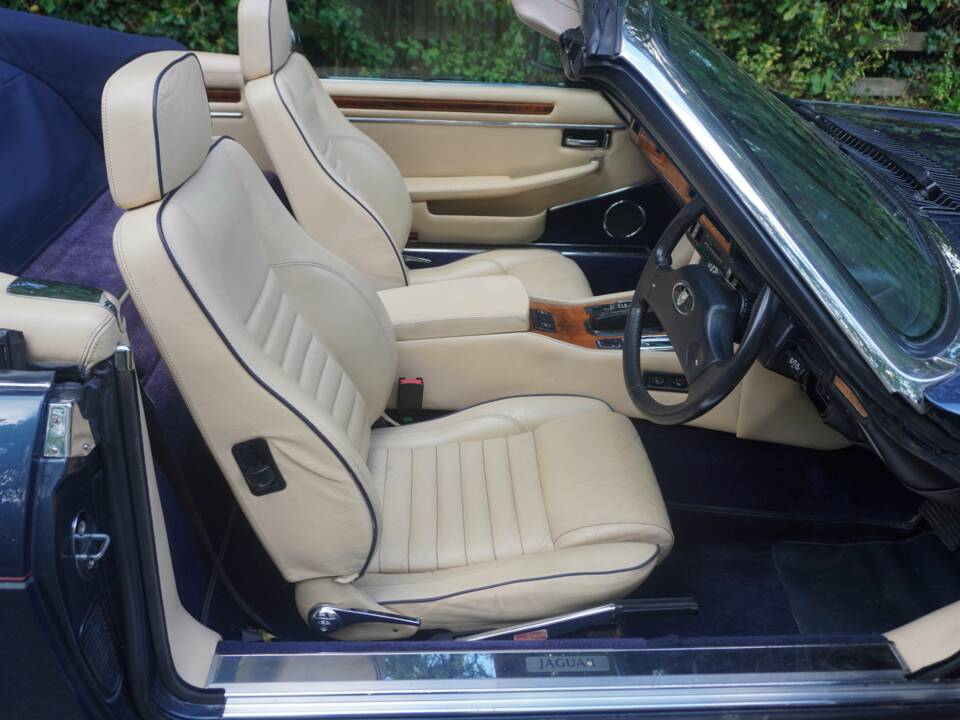 Image 9/20 of Jaguar XJS 5.3 V12 (1989)