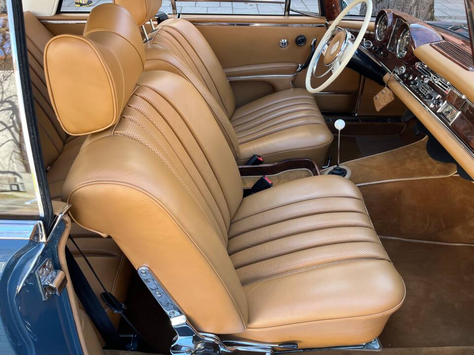 Imagen 28/65 de Mercedes-Benz 220 SE b (1961)