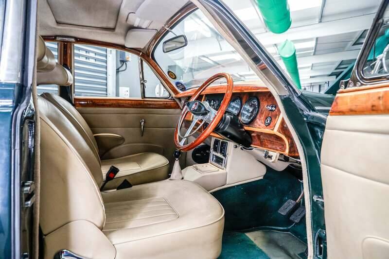 Image 2/24 of Jaguar Mk II 3.8 (1962)