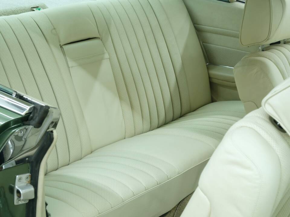 Image 32/50 de Mercedes-Benz 350 SLC (1973)