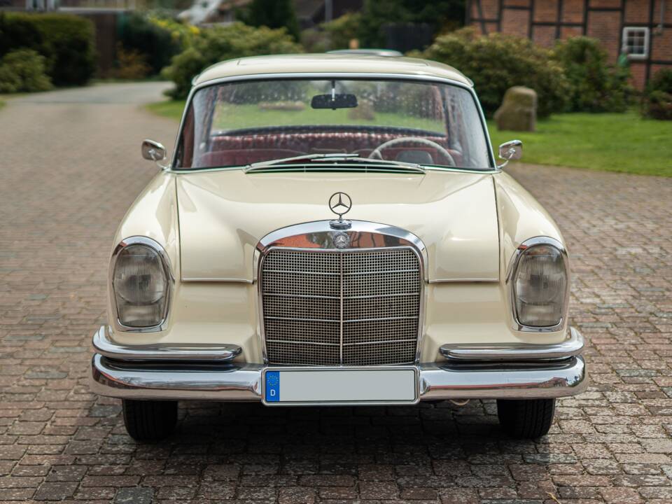 Image 7/42 of Mercedes-Benz 220 SE b (1965)