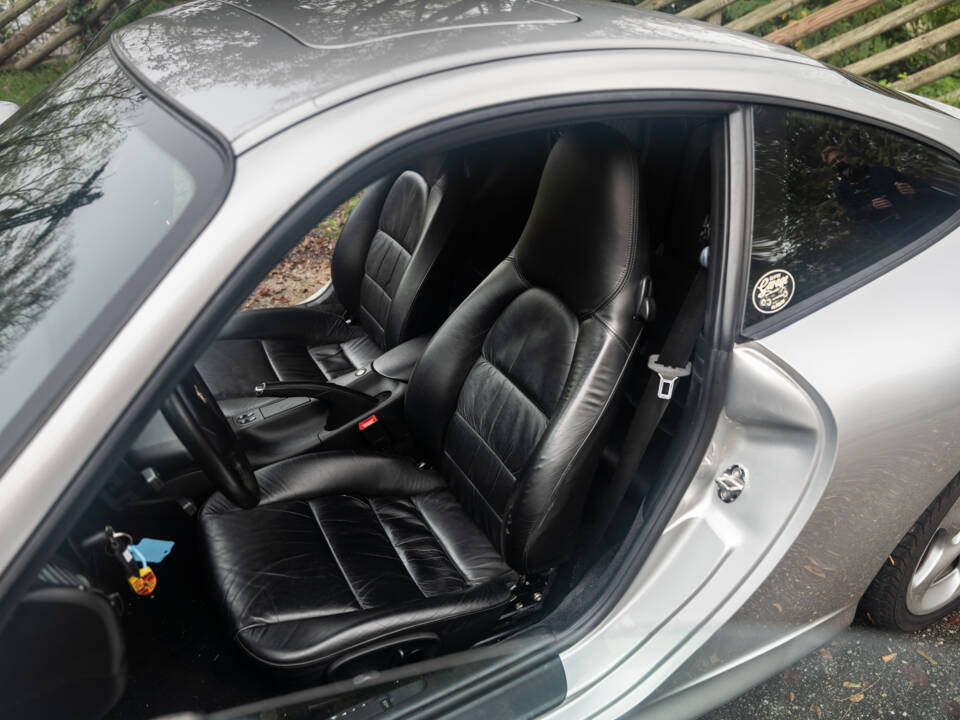 Image 7/10 of Porsche 911 Carrera 4S (2002)