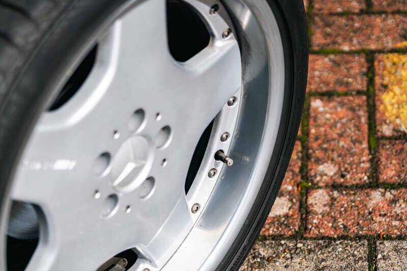 Image 25/50 of Mercedes-Benz SL 600 (2000)
