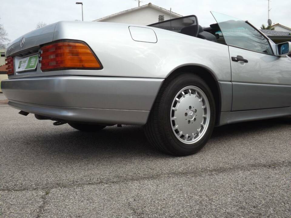 Image 11/50 of Mercedes-Benz 500 SL (1991)