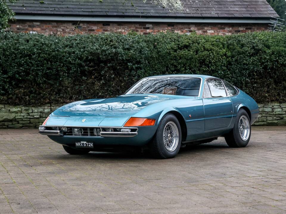 Image 3/65 of Ferrari 365 GTB&#x2F;4 Daytona (1972)