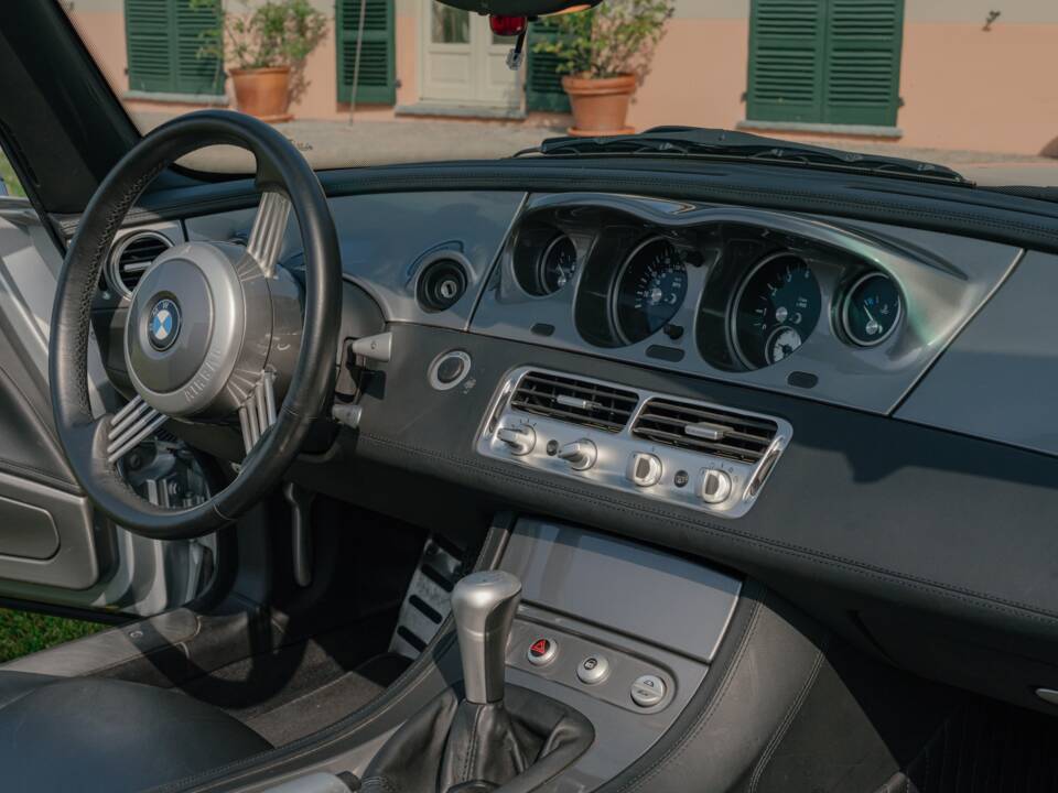 Image 105/185 of BMW Z8 (2001)
