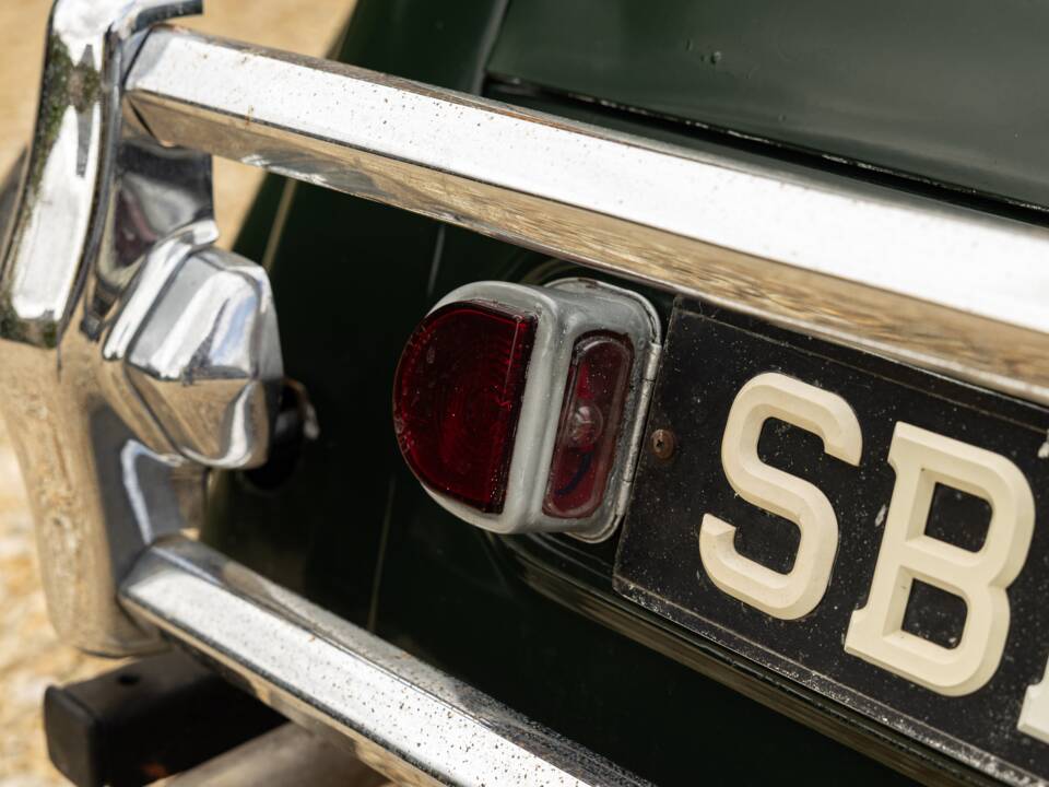 Image 17/21 of Riley 2.5 Litre RMF (1953)