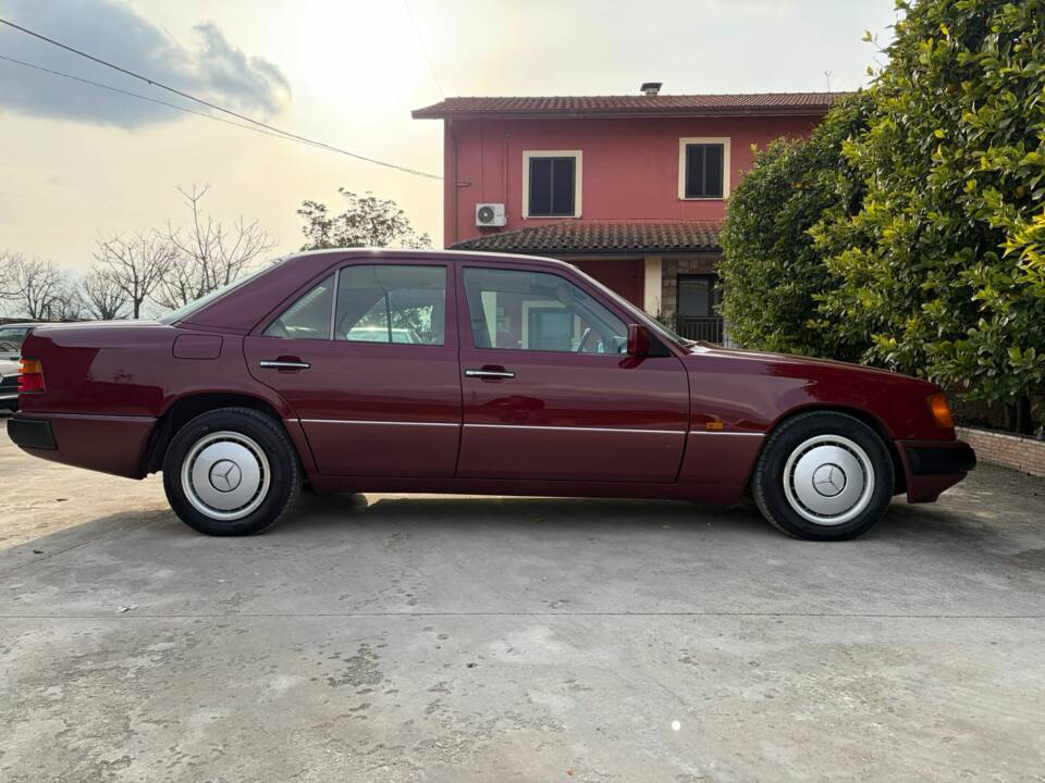 Afbeelding 7/46 van Mercedes-Benz 200 E-16 (1993)