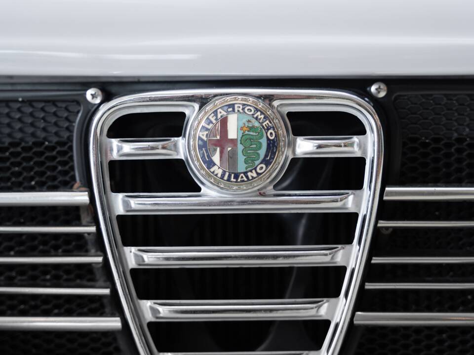 Bild 28/40 von Alfa Romeo Giulia Super 1.3 (1974)