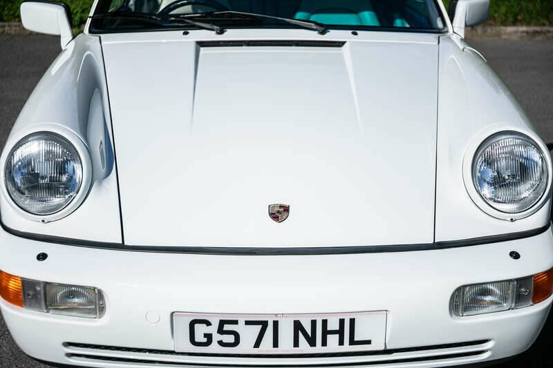 Image 25/38 of Porsche 911 Carrera 4 (1990)