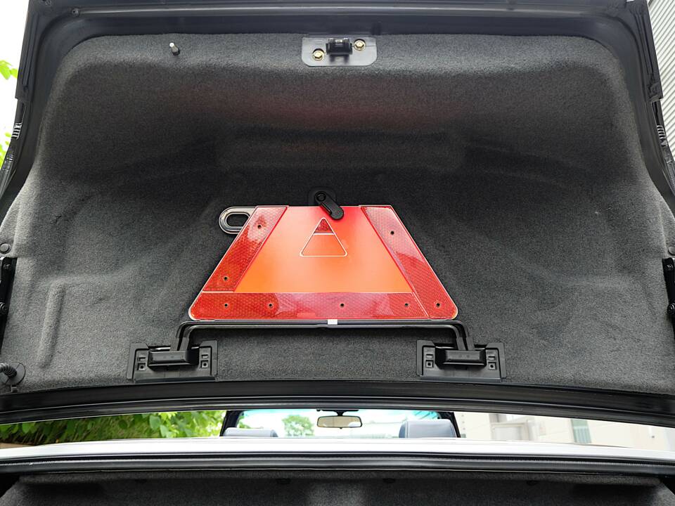 Image 58/69 of Mercedes-Benz E 320 (1994)